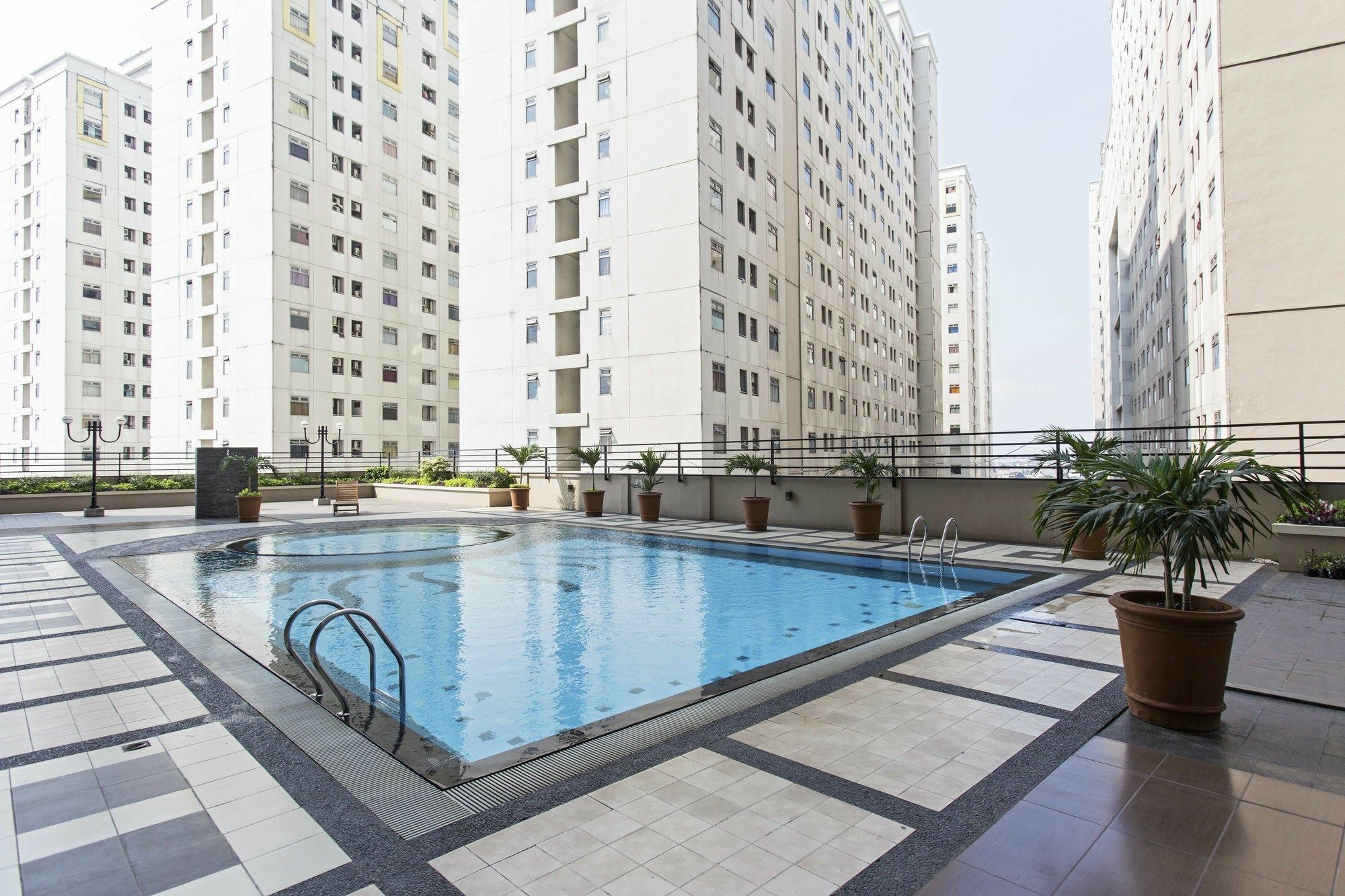 Reddoorz Apartment @ Pegangsaan Kelapa Gading Jakarta Bagian luar foto