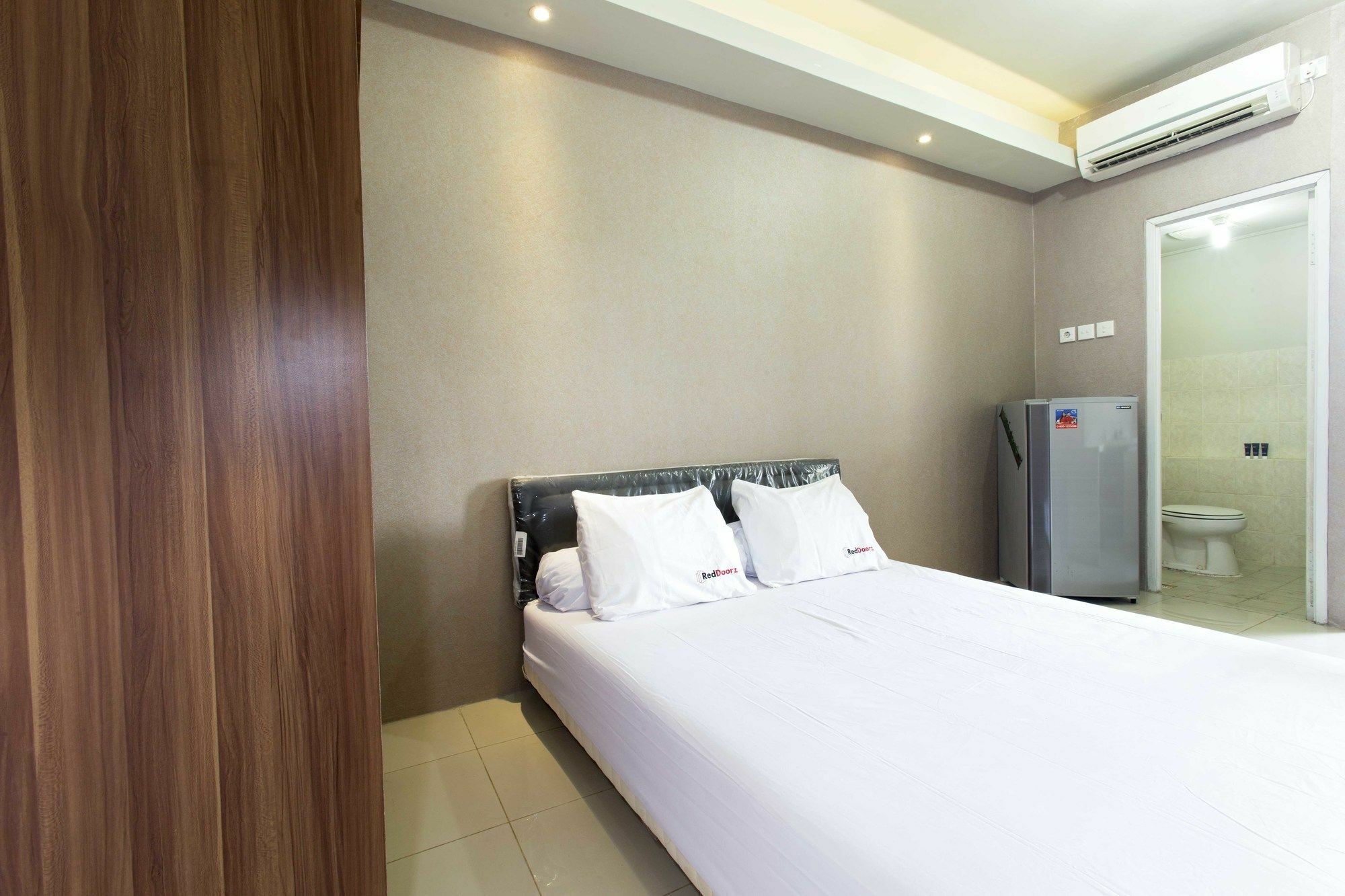 Reddoorz Apartment @ Pegangsaan Kelapa Gading Jakarta Bagian luar foto