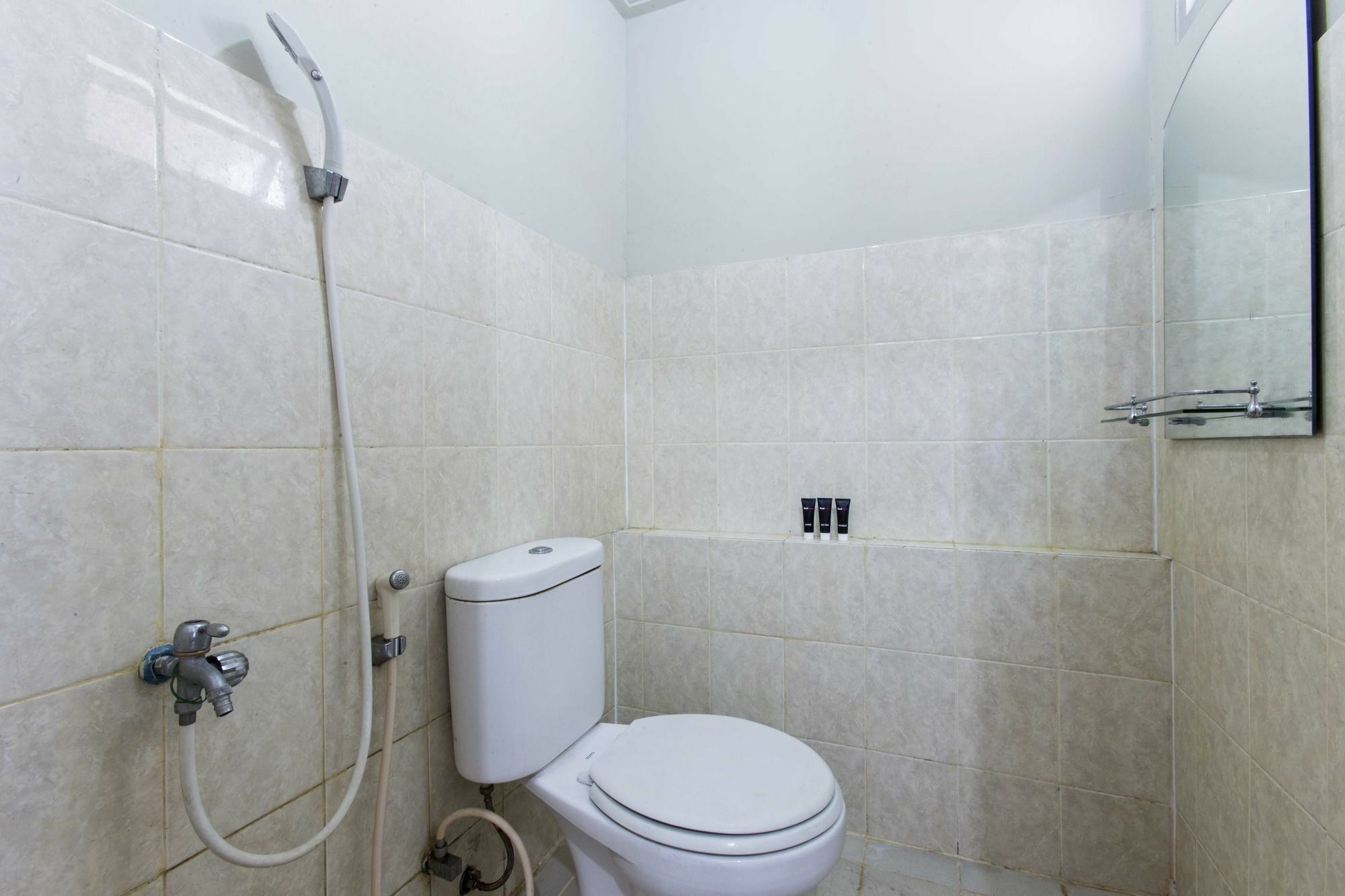 Reddoorz Apartment @ Pegangsaan Kelapa Gading Jakarta Bagian luar foto